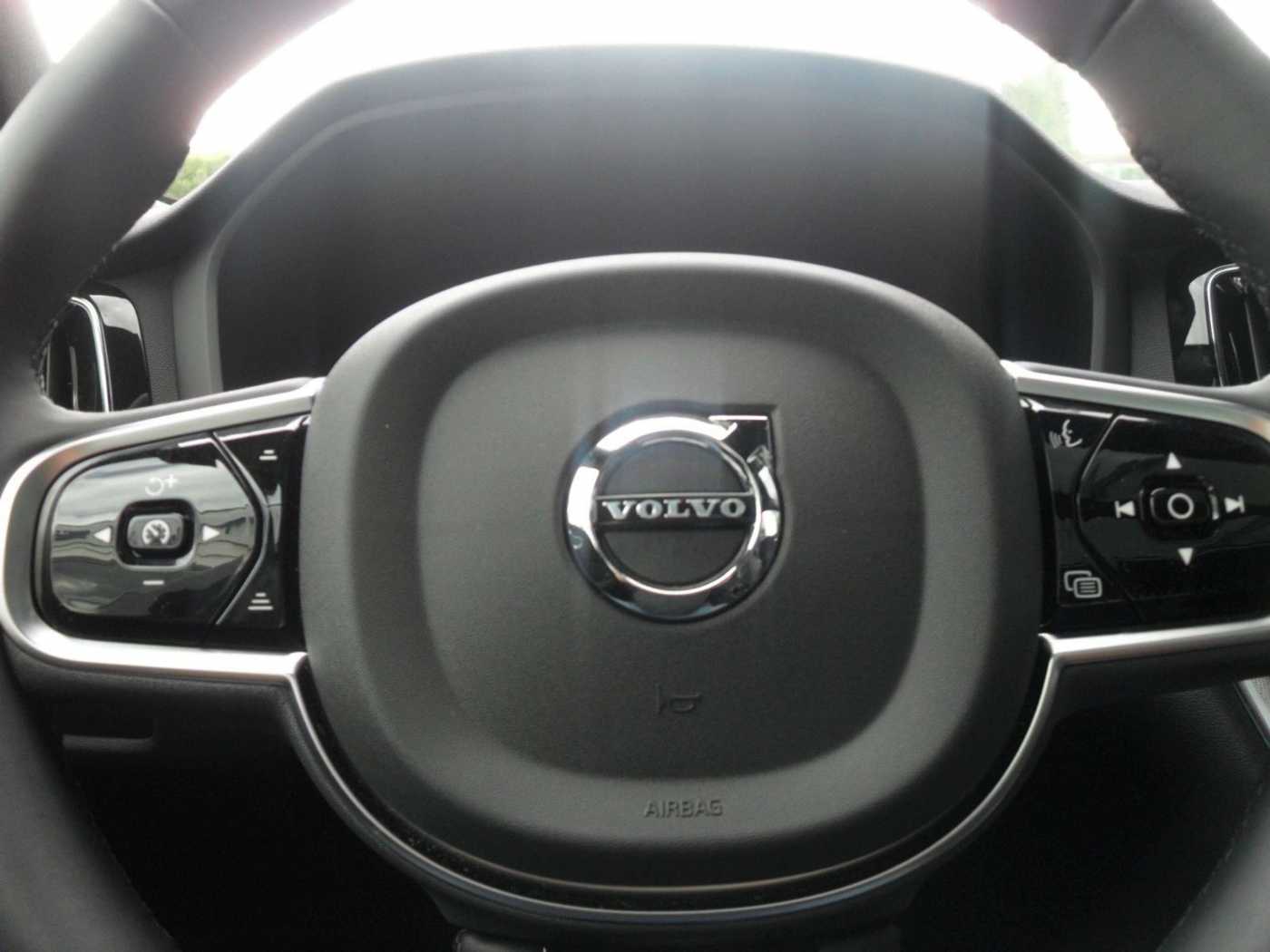 Volvo  Plus AWD | 360° | Harman K. | Standheizung