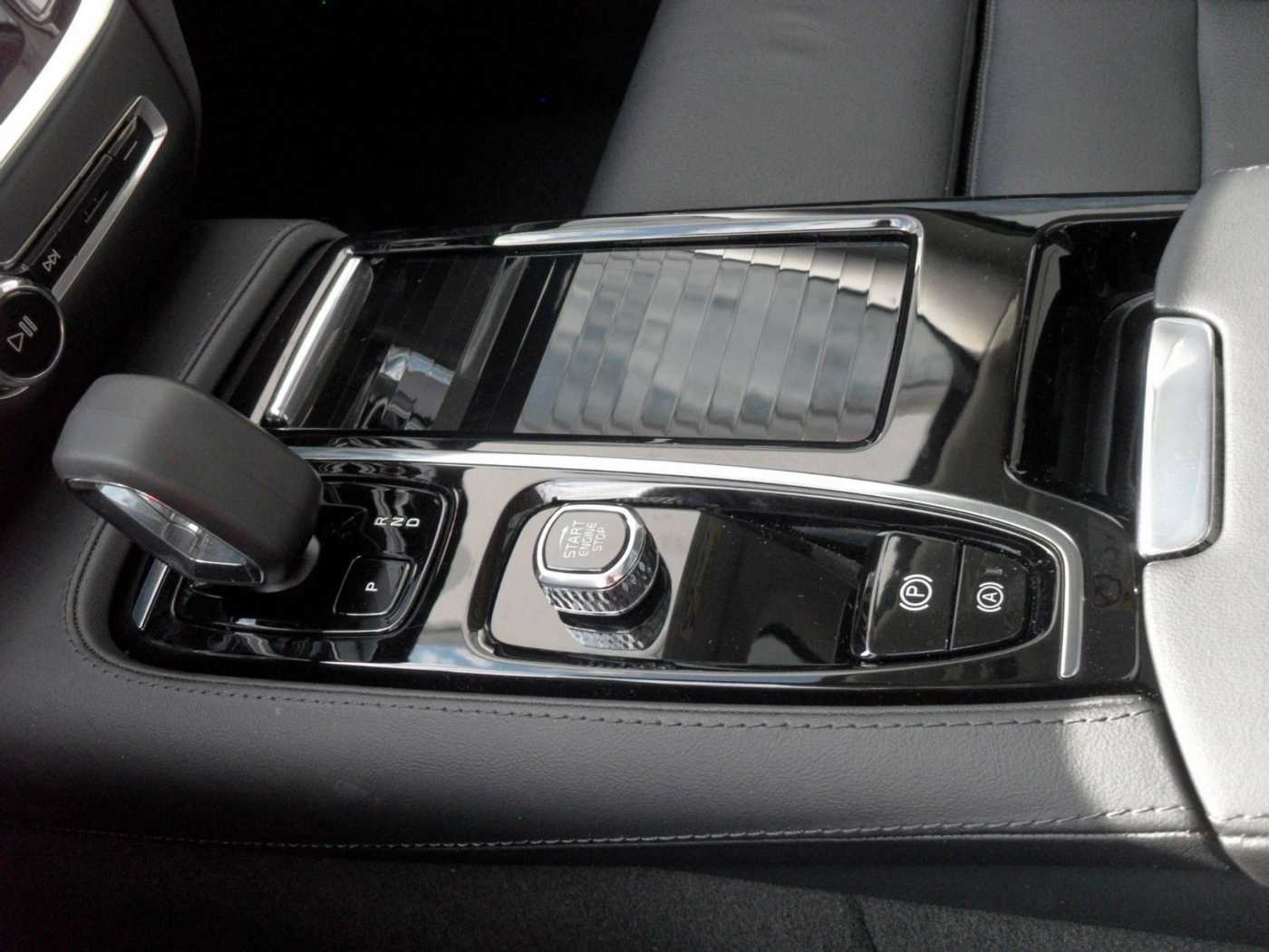 Volvo  T8 Lim. Ultimate Dark | 360° | HeadUp | Pano.