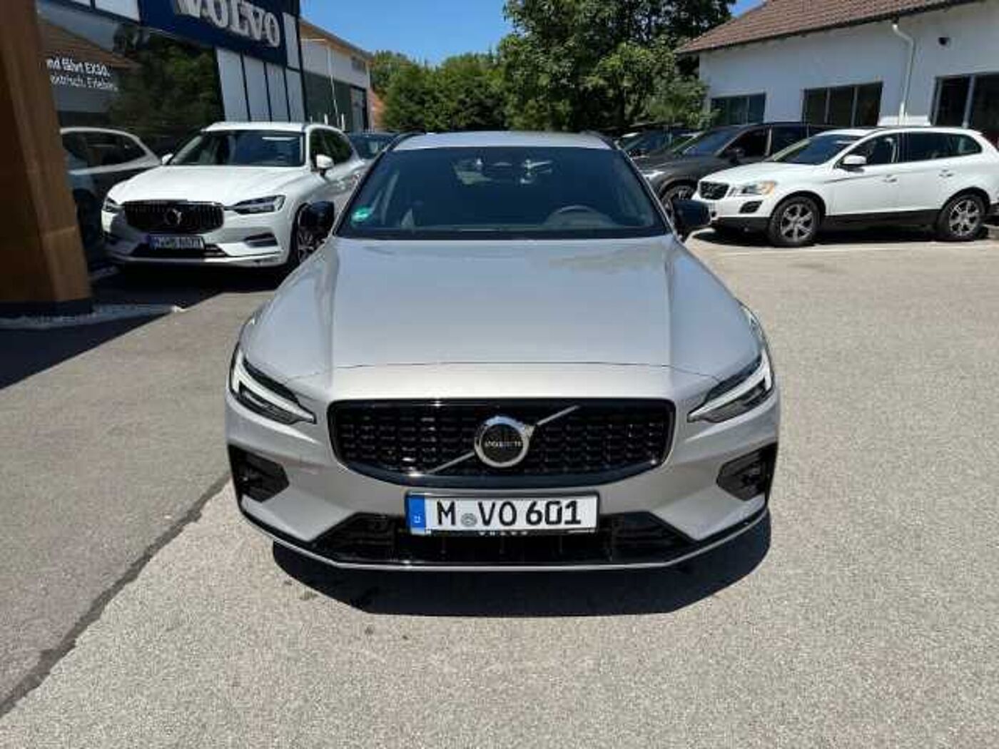 Volvo  V60 Plus, B4 Mild-Hybrid, Diesel, Dark