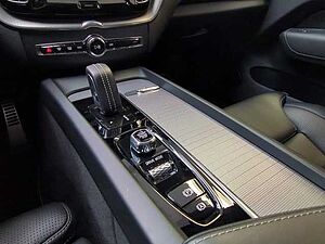 Volvo  XC60 Recharge R-Design, T8 AWD Plug-in Hybrid