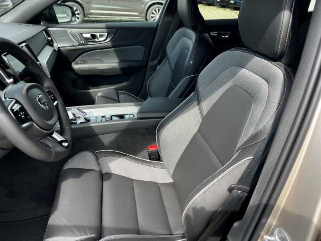 Volvo  V60 Plus, B4 Mild-Hybrid, Benzin, Dark