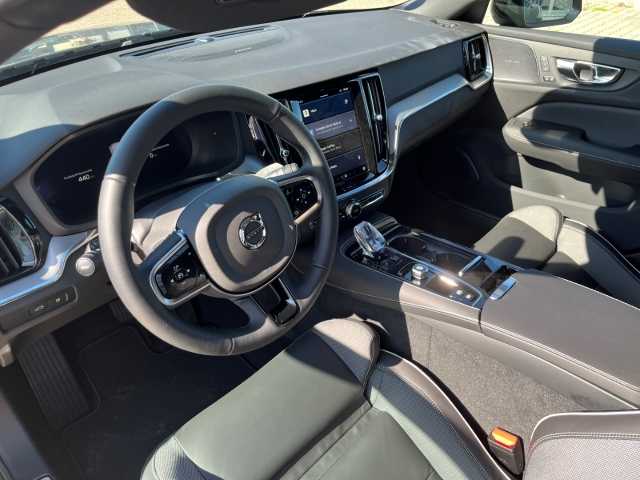 Volvo  V60 Plus, T6 AWD Plug-in Hybrid, Elektrisch/Benzin, Dark
