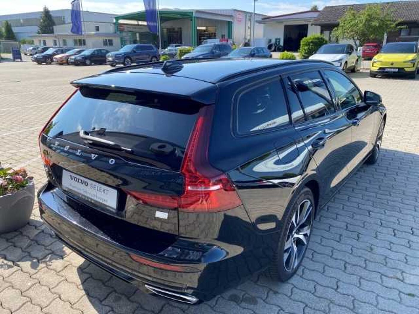 Volvo  V60 Recharge R-Design Expression, T6 AWD Plug-in Hybrid