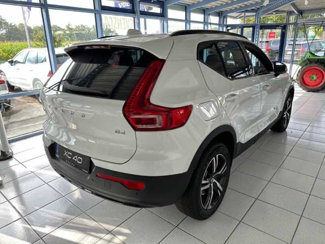 Volvo  XC40 Plus, B4 Mild-Hybrid, Benzin, Dark