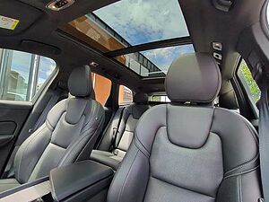 Volvo  XC60 Recharge R-Design, T8 AWD Plug-in Hybrid