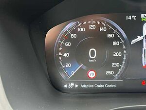 Volvo  XC60 Recharge R-Design, T8 AWD Plug-in Hybrid