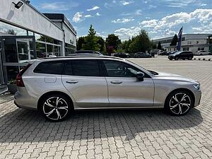 Volvo  V60 Plus, B4 Mild-Hybrid, Benzin, Dark