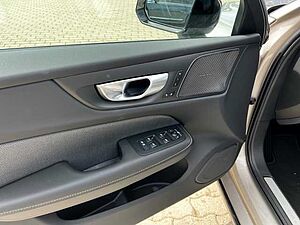 Volvo  V60 Plus, B4 Mild-Hybrid, Benzin, Dark