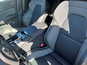 Volvo  V60 Plus, T6 AWD Plug-in Hybrid, Elektrisch/Benzin, Dark