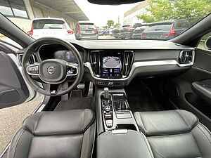 Volvo  V60 T8 TWIN ENGINE AWD Automatikgetriebe (223+65kW/303+87PS) R-Design