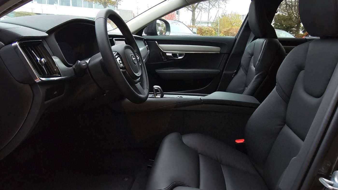 Volvo  B4 D AWD Plus Auto