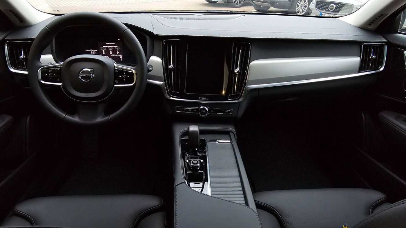 Volvo  B4 D AWD Plus Auto