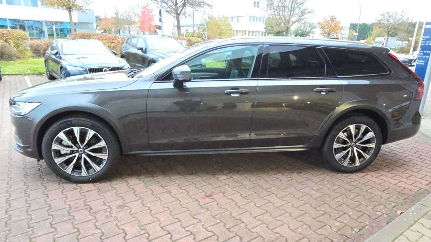 Volvo  B4 D AWD Plus Auto