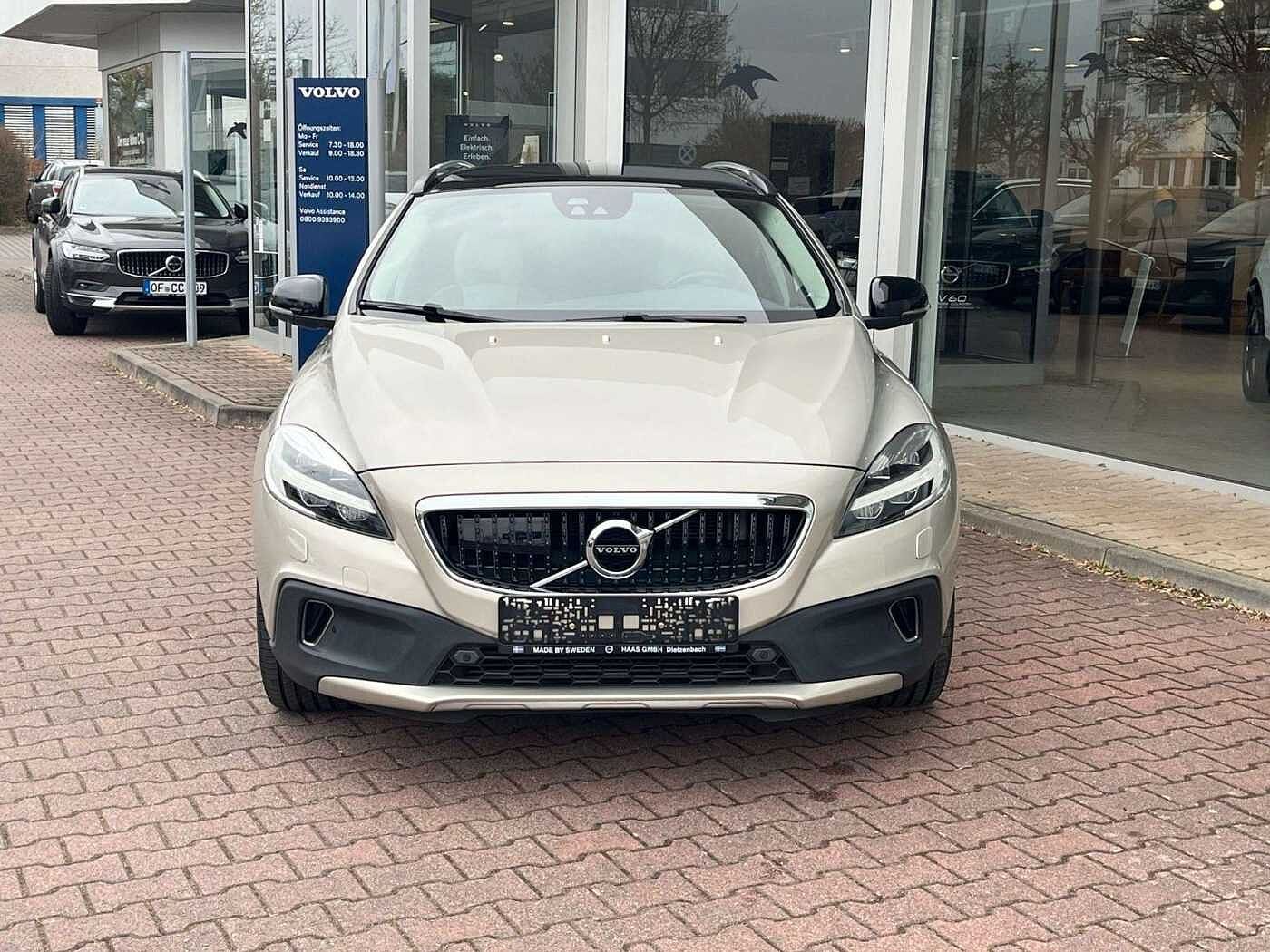 Volvo  T4 AWD Geartronic Momentum