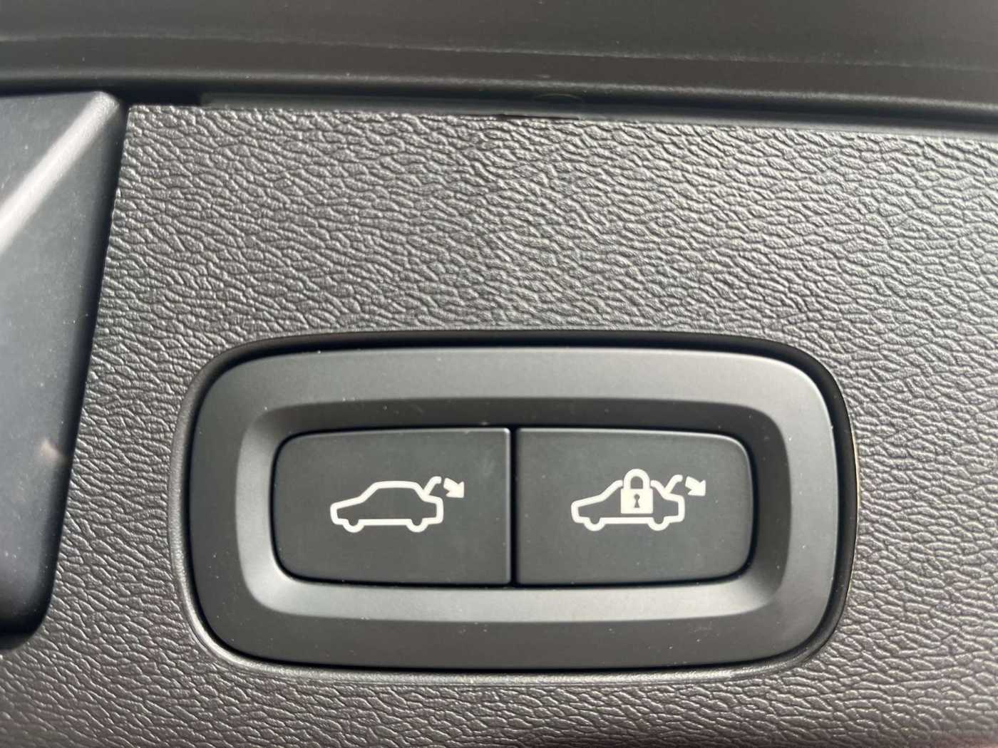 Volvo  T6 AWD Recharge Plus Dark Auto