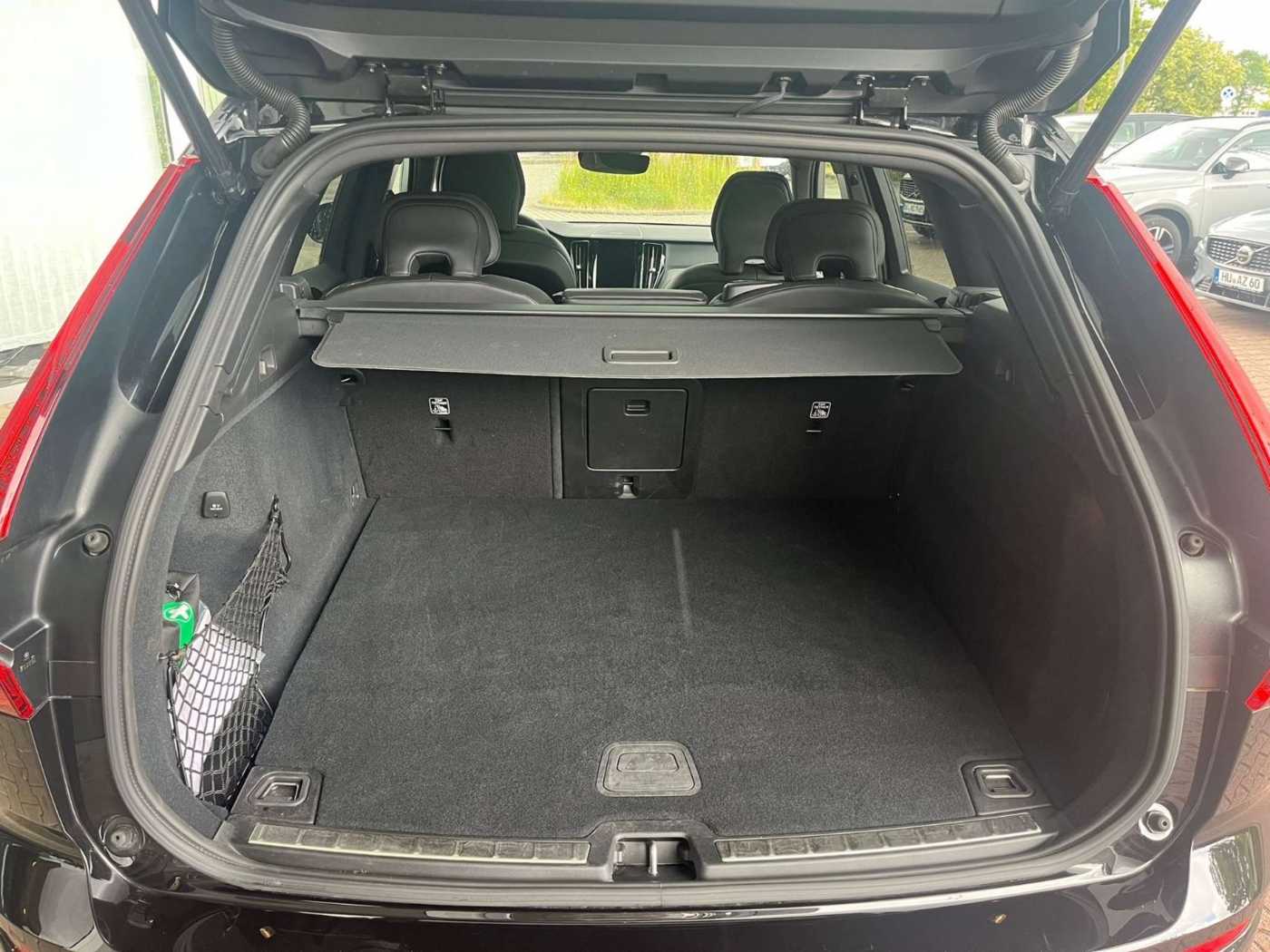 Volvo  T6 AWD Recharge Plus Dark Auto