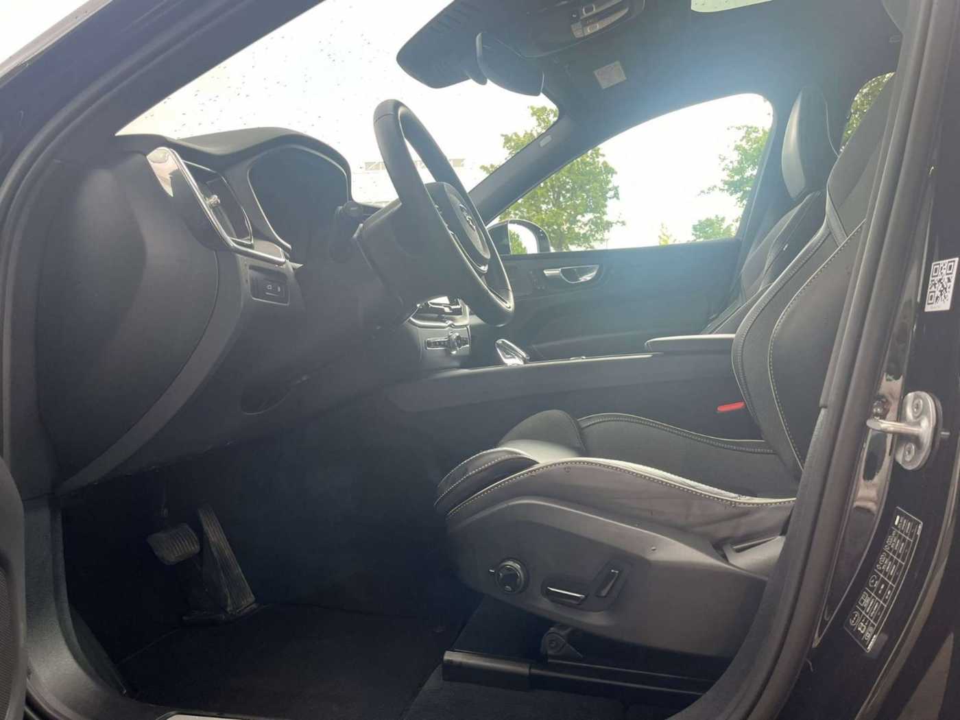 Volvo  T6 AWD Recharge Plus Dark Auto