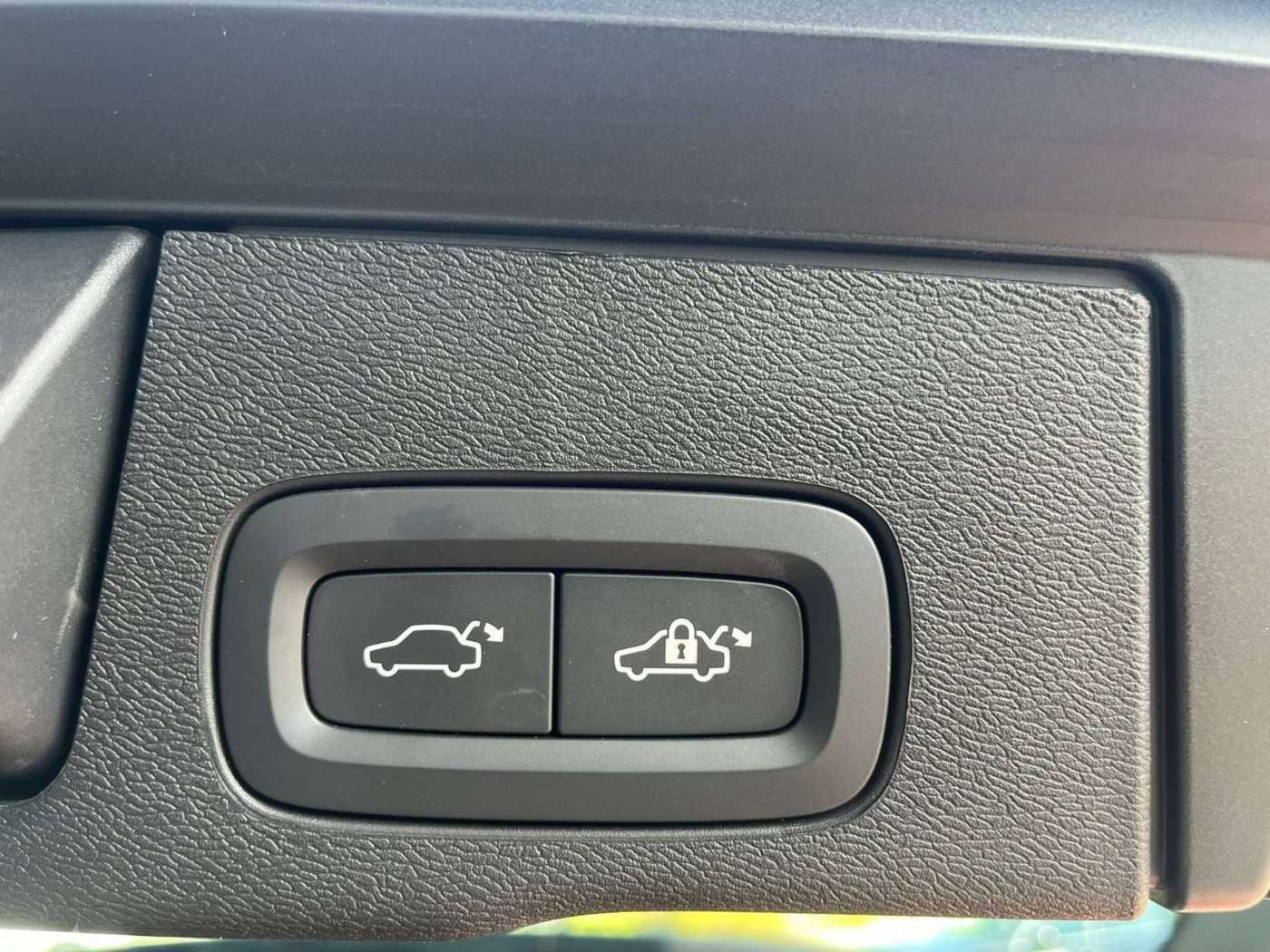 Volvo  B4 D Plus Dark Auto