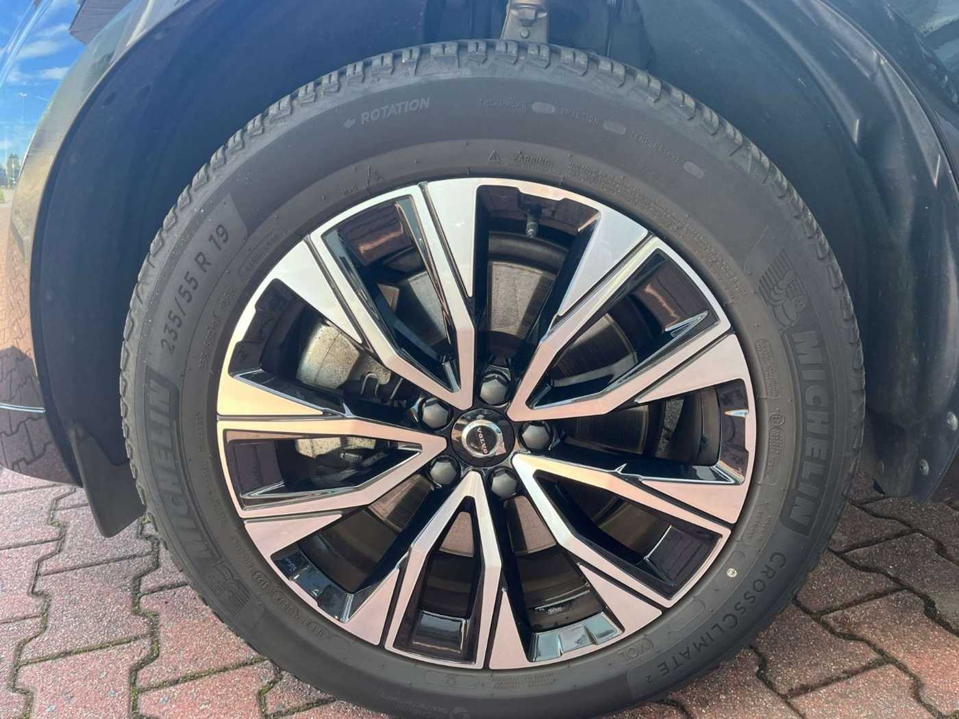 Volvo  B4 D Plus Dark Auto