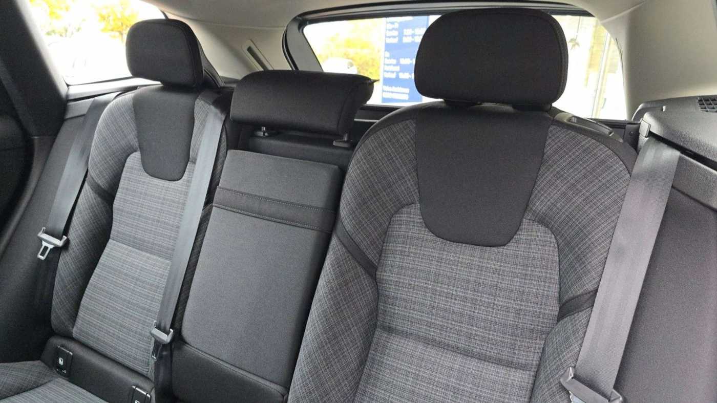 Volvo  B4 D Core Auto