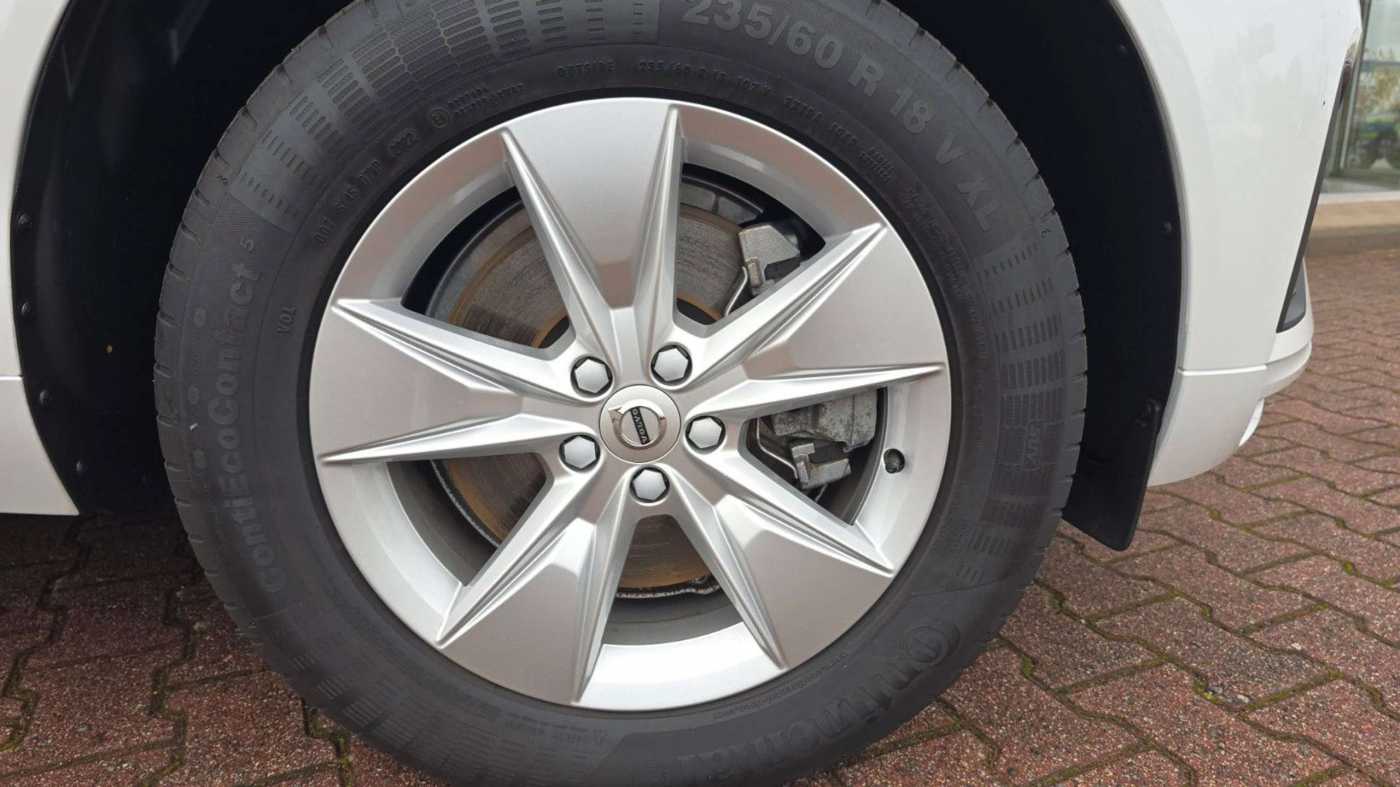 Volvo  B4 D Core Auto