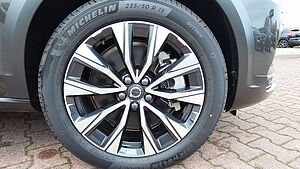 Volvo  B4 D AWD Plus Auto