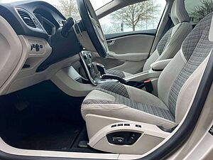 Volvo  T4 AWD Geartronic Momentum