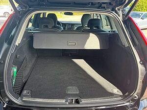 Volvo  B4 D Plus Dark Auto