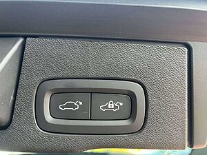 Volvo  B4 D Plus Dark Auto