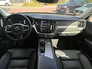 Volvo  B4 D Plus Dark Auto