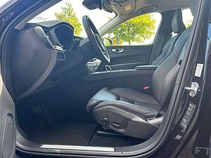 Volvo  B4 D Plus Dark Auto