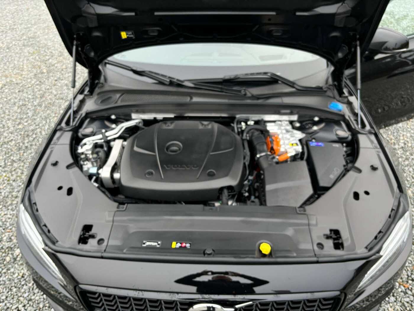 Volvo  Ultimate Dark T8 Recharge Plug-In Hybrid AWD