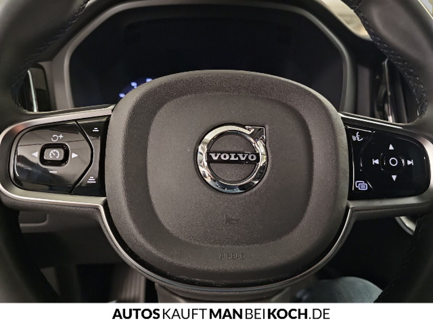 Volvo  XC60 Plus, B4 Mild-Hybrid, Diesel, Dark