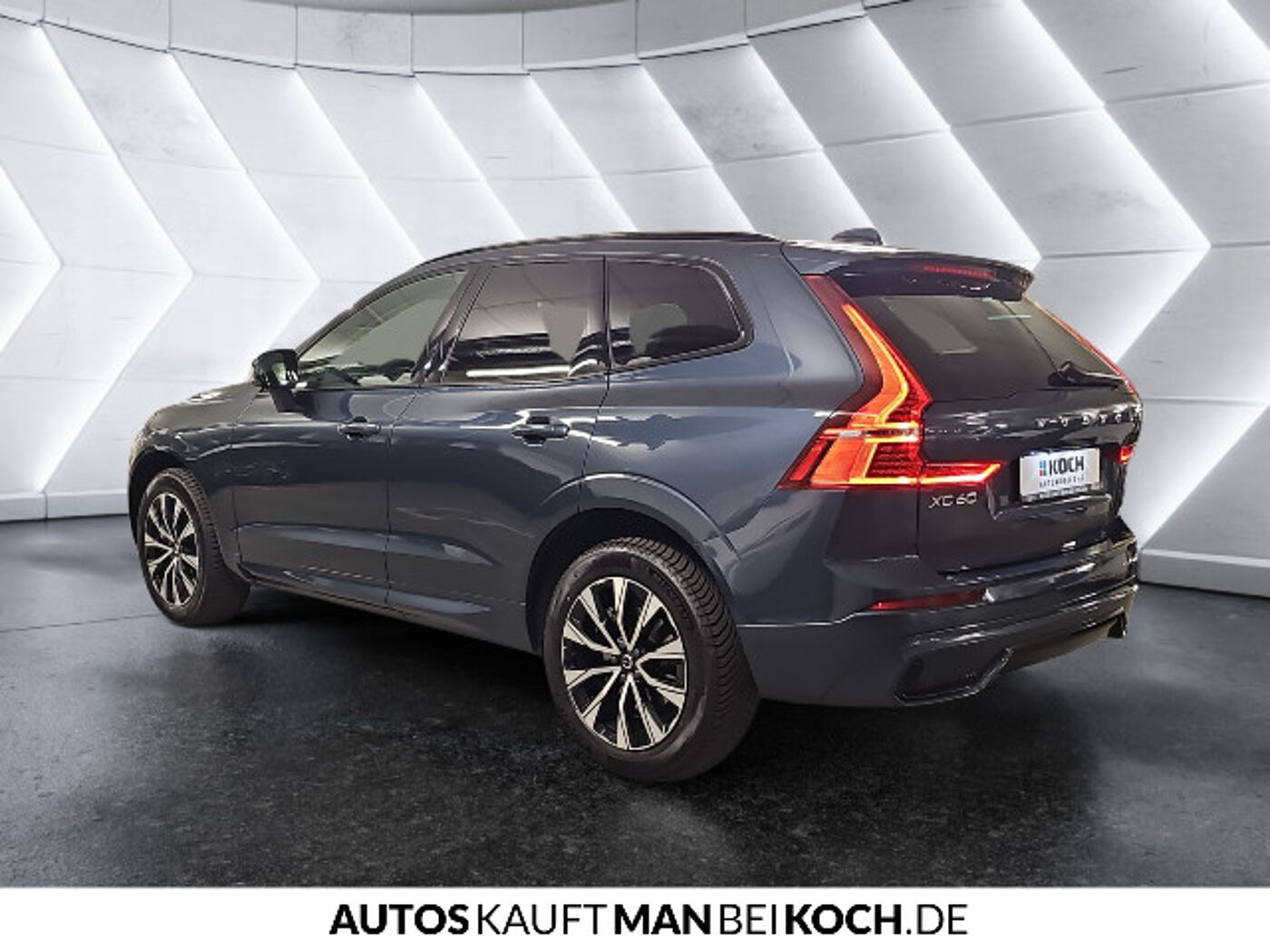 Volvo  XC60 Plus, B4 Mild-Hybrid, Diesel, Dark