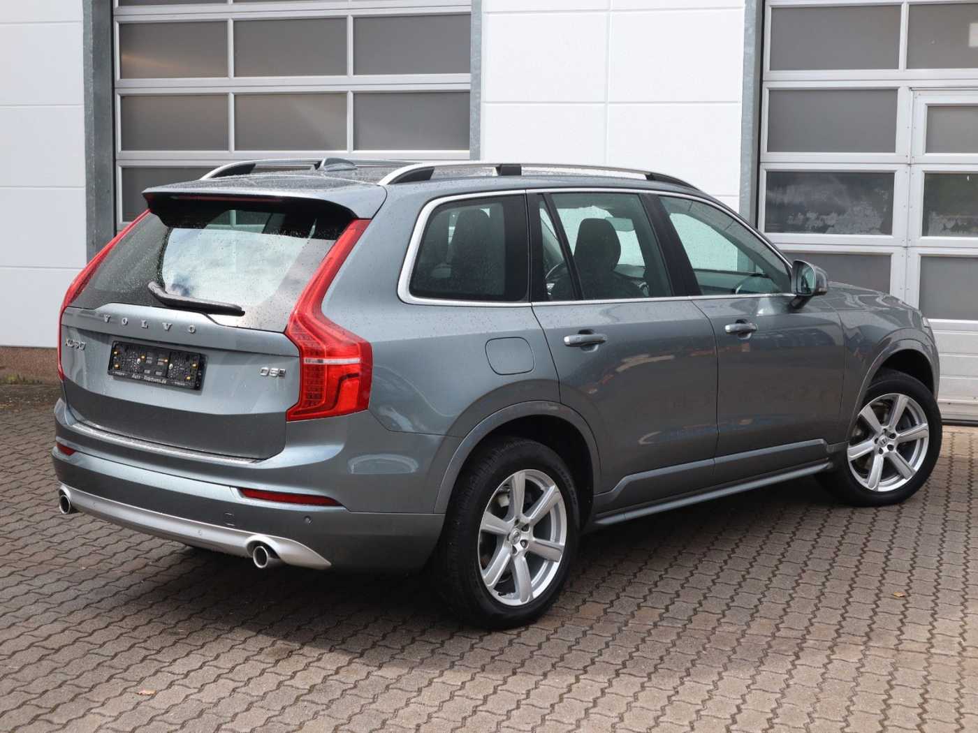 Volvo  D5 Momentum AWD*AZV*Navi*RFK