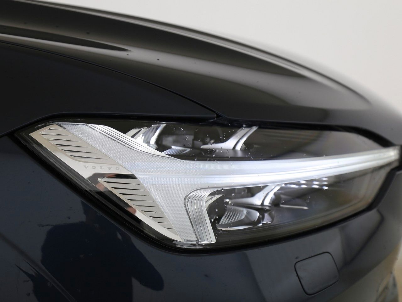 Volvo  B4 Plus Dark*AWD*Standh*LED*360°