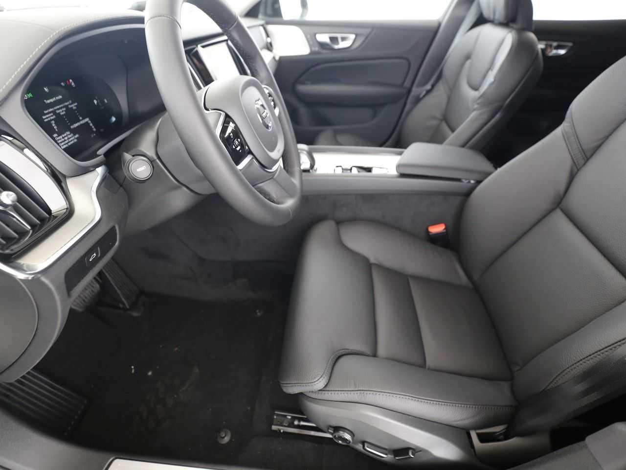Volvo  B4 Ultimate Dark*B&W*360°*Standh. *