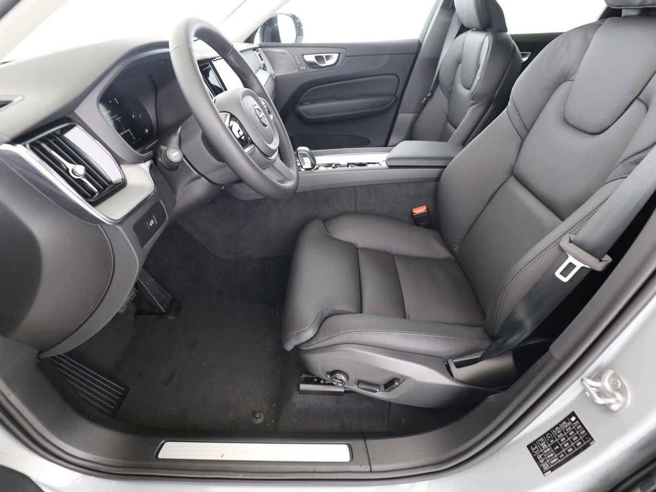 Volvo  B4 Plus Dark AWD*Standh*360°*
