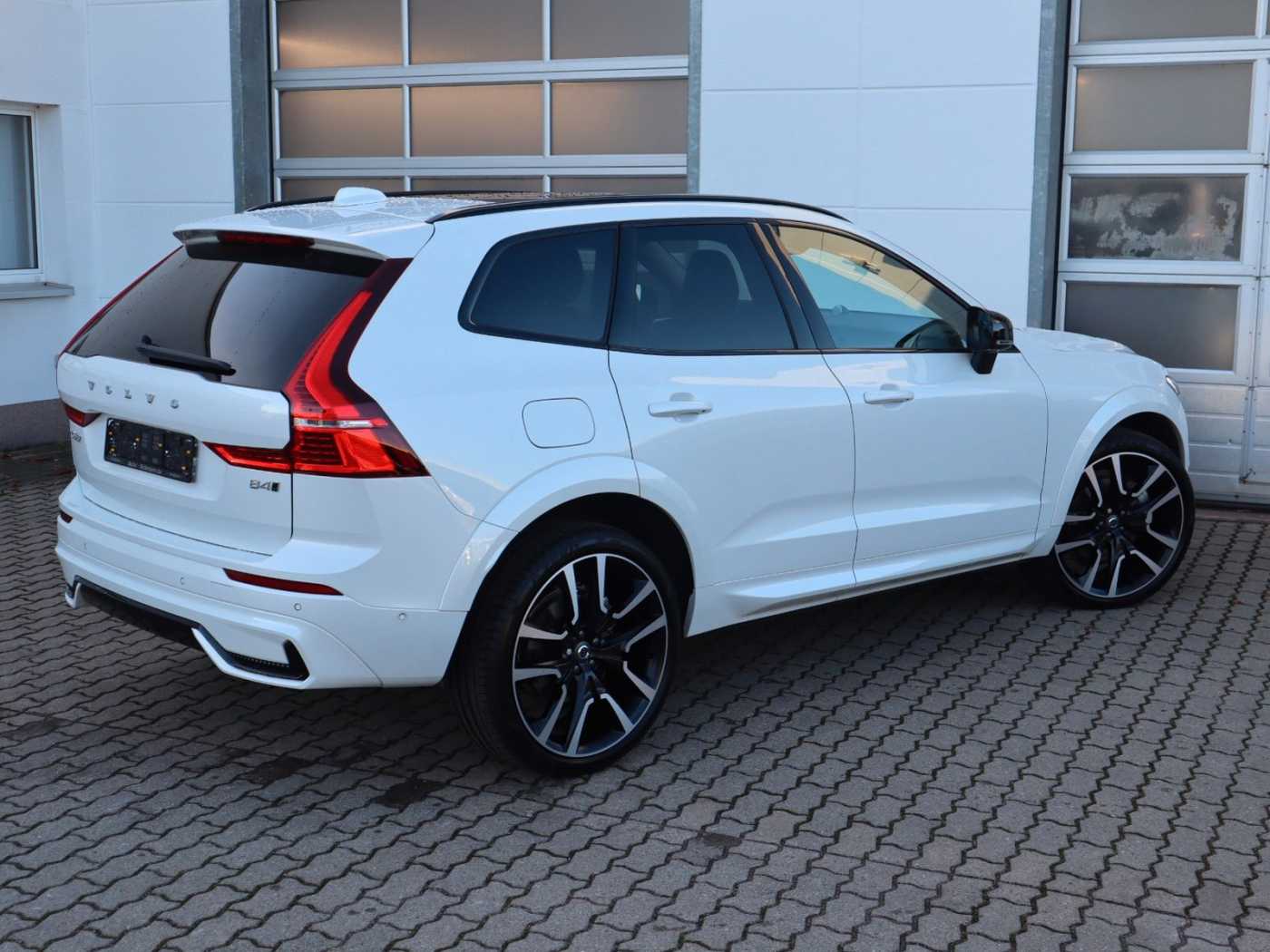 Volvo  B4 Ultimate Dark AWD*B&W*Massag*Standh*