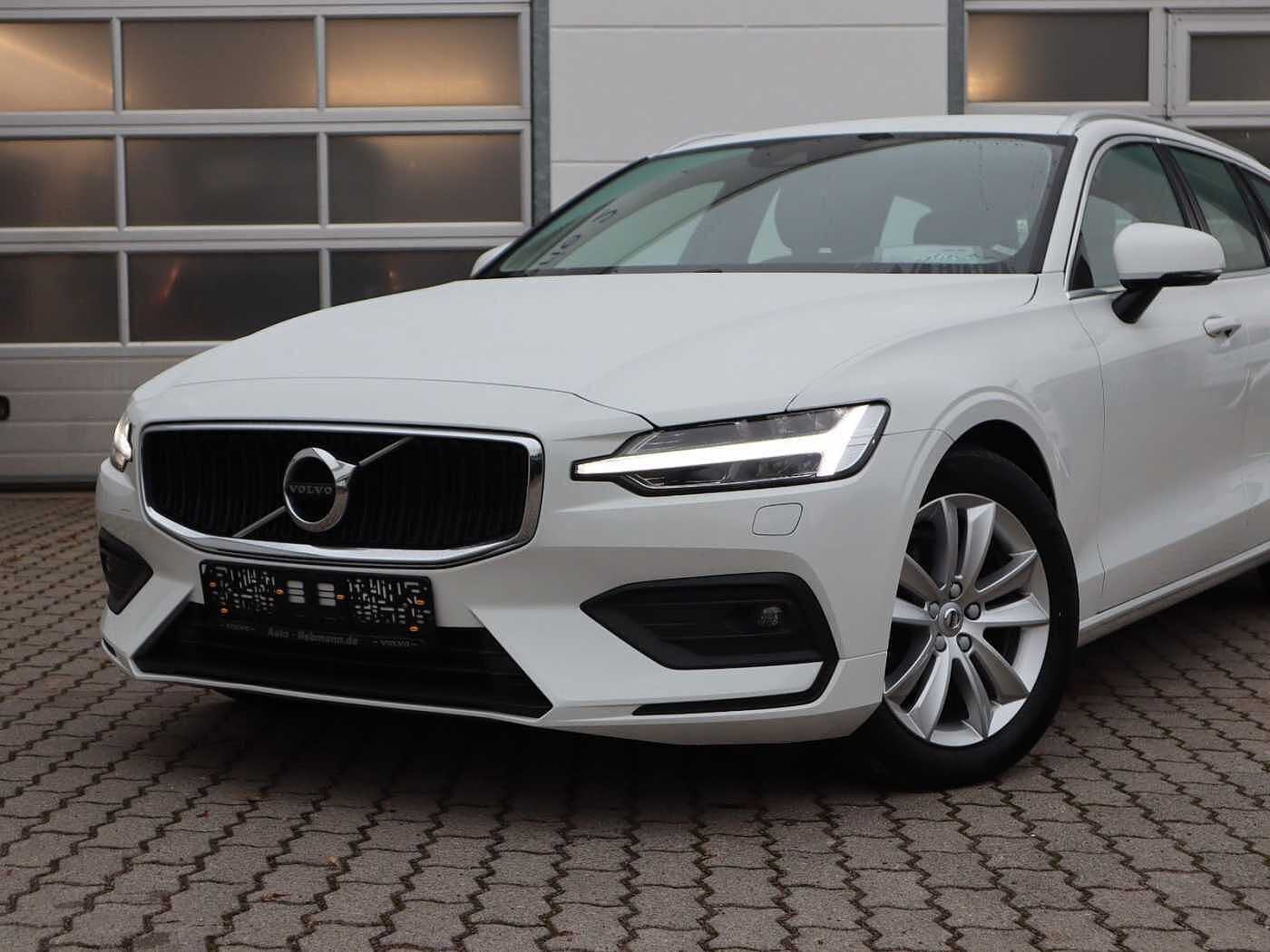 Volvo  D3 Momentum Pro Voll-LED*StdHzg*RFK*ACC