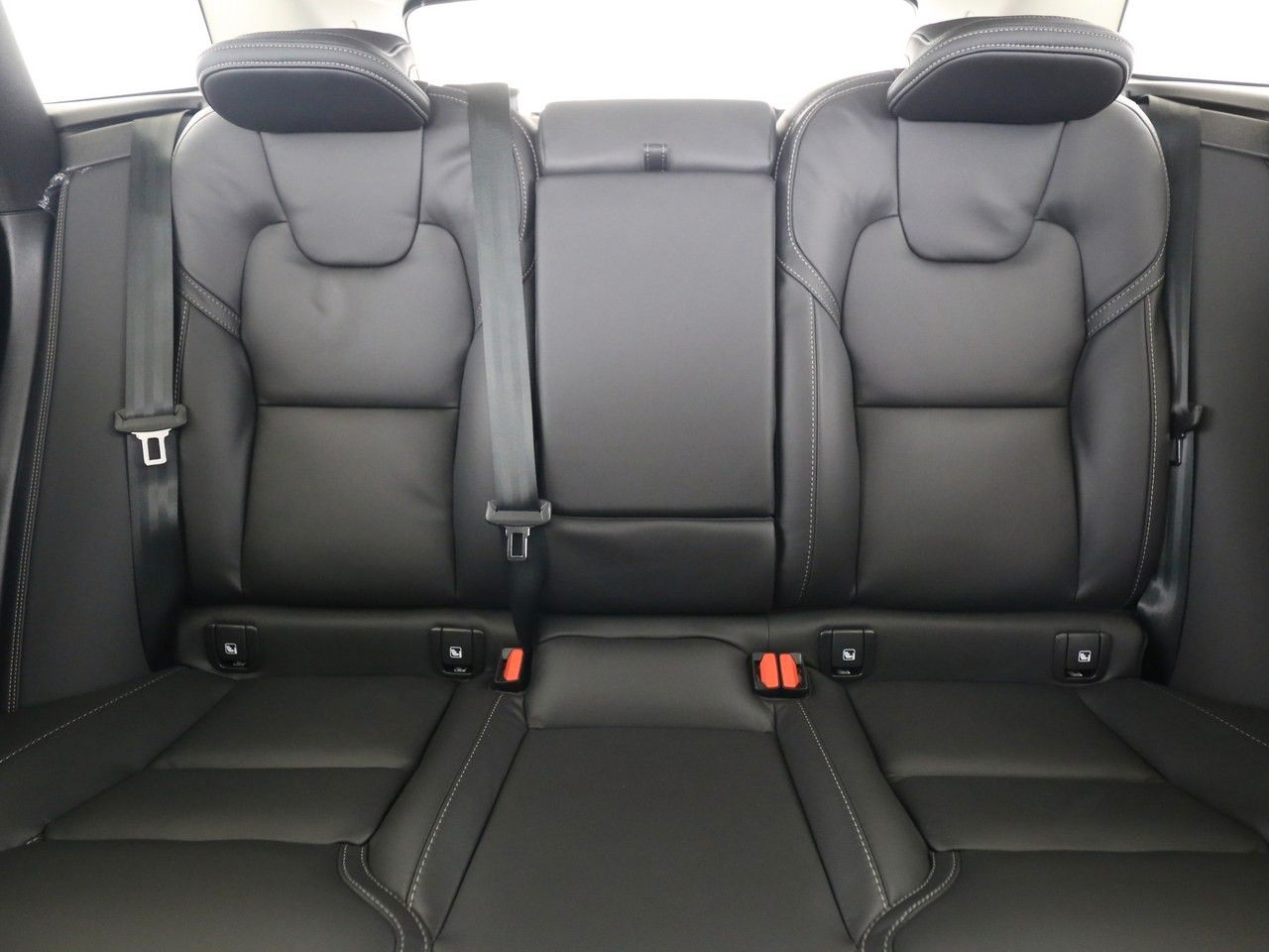 Volvo  B4 Ultimate Dark AWD*Luftf*B&W*Standh*
