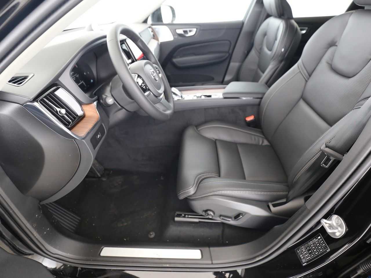 Volvo  B4 Ultimate Dark AWD*Luftf*B&W*Standh*