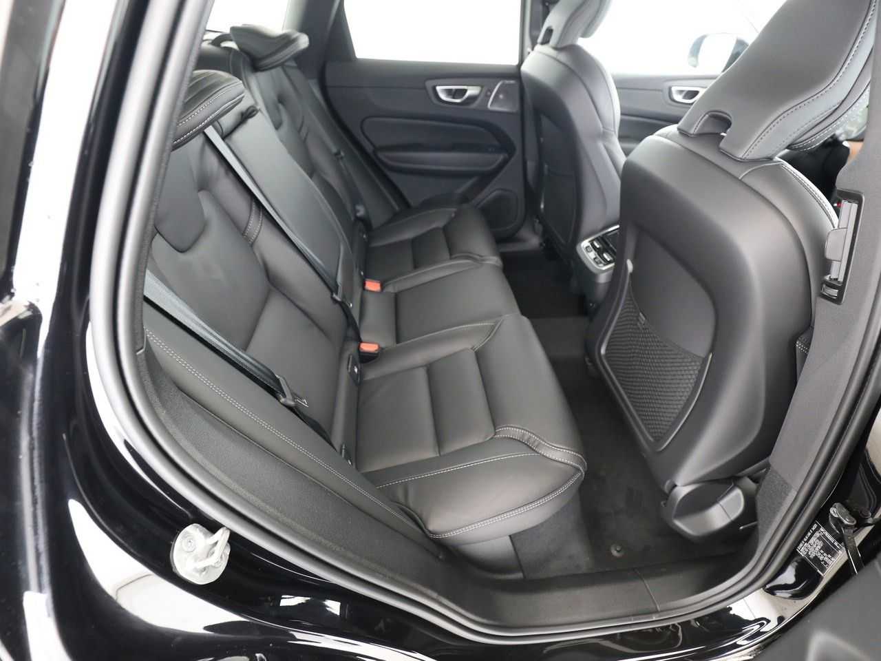 Volvo  B4 Ultimate Dark AWD*Luftf*B&W*Standh*