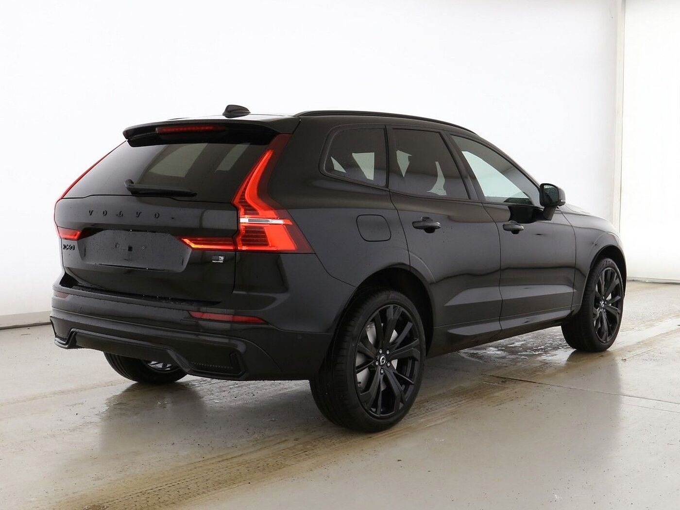 Volvo  T6 Plus Black Edition Recharge Plug- Hybrid