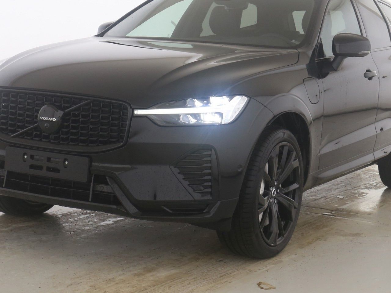 Volvo  T6 Plus Black Edition Recharge Plug-In Hybr