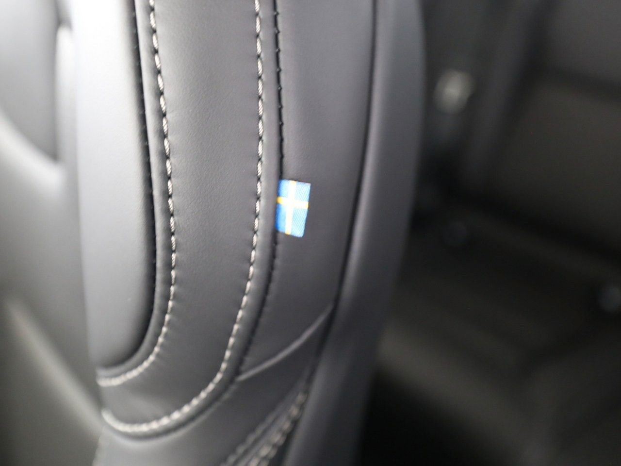 Volvo  B4 Ultimate Dark AWD*Luft*Massag*Standh*