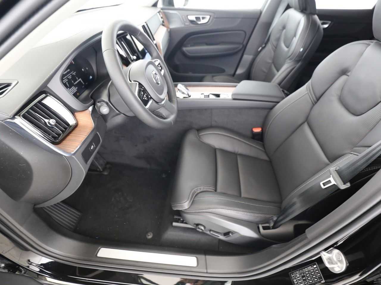 Volvo  B4 Ultimate Dark AWD*Luft*Massag*Standh*