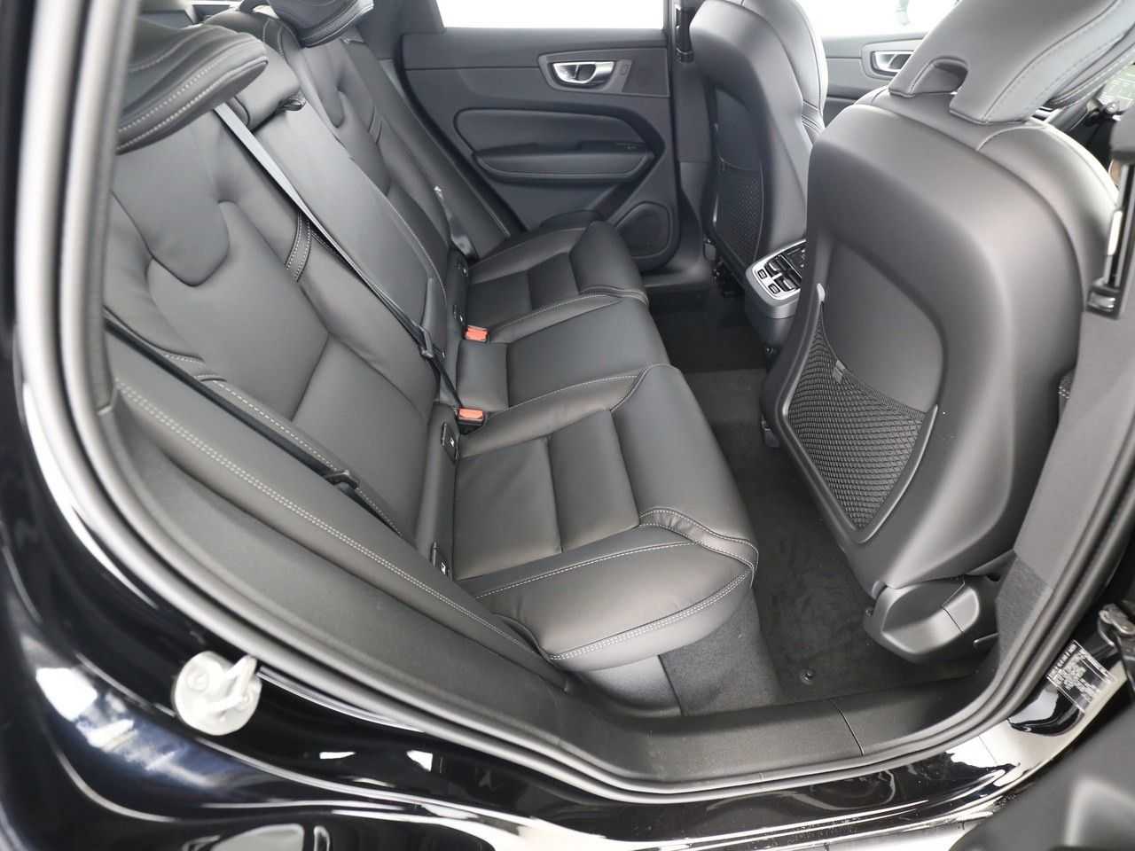 Volvo  B4 Ultimate Dark AWD*Luft*Massag*Standh*