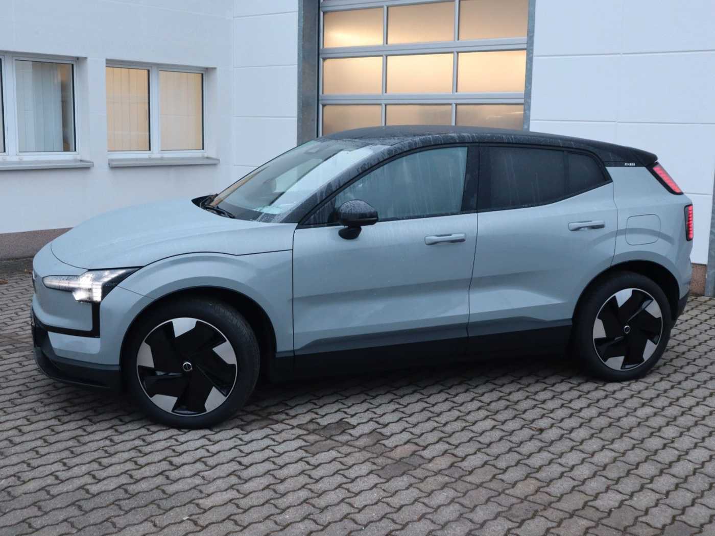 Volvo  Plus RWD Pure Electric