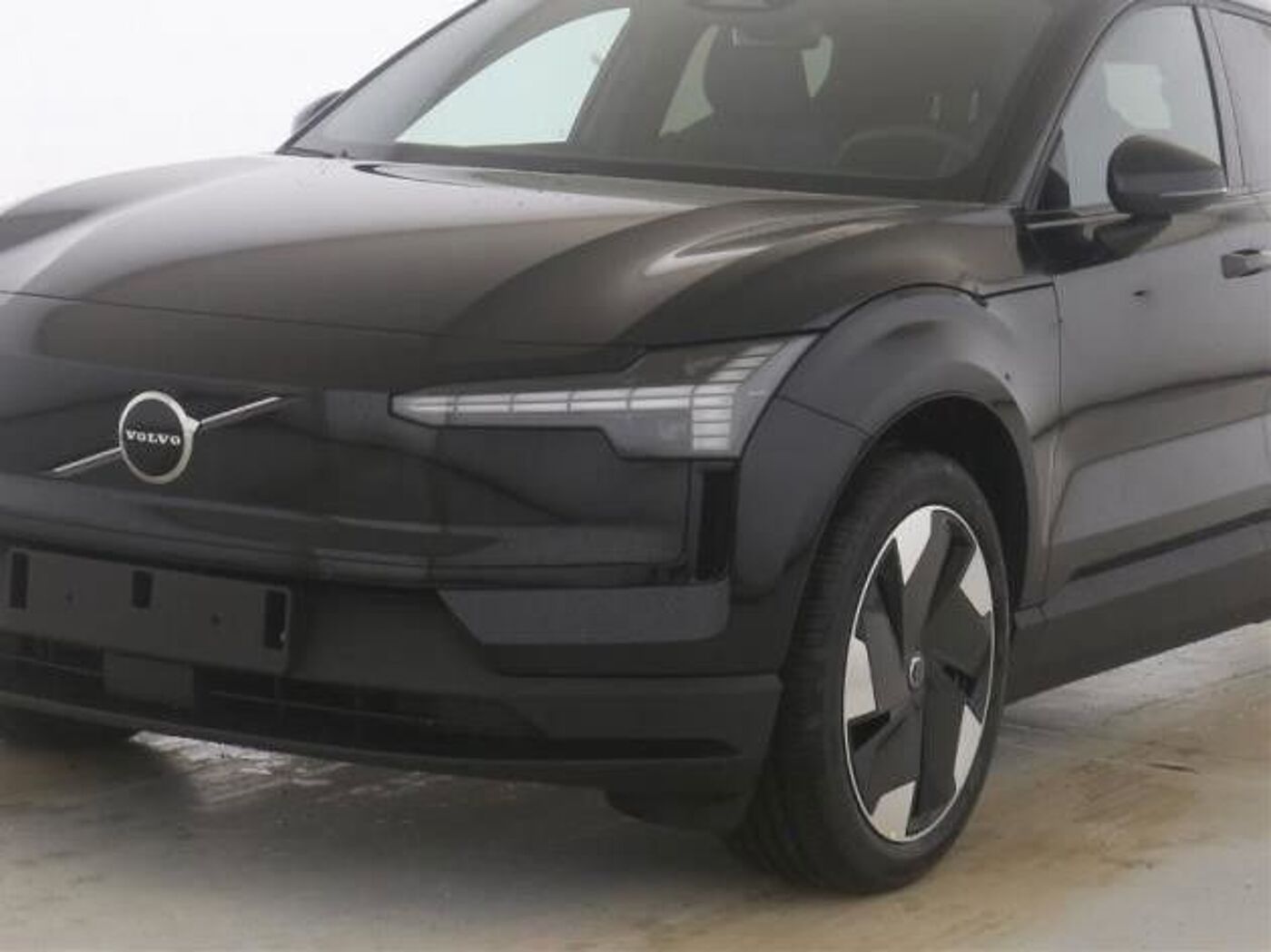 Volvo  Plus RWD Pure Electric